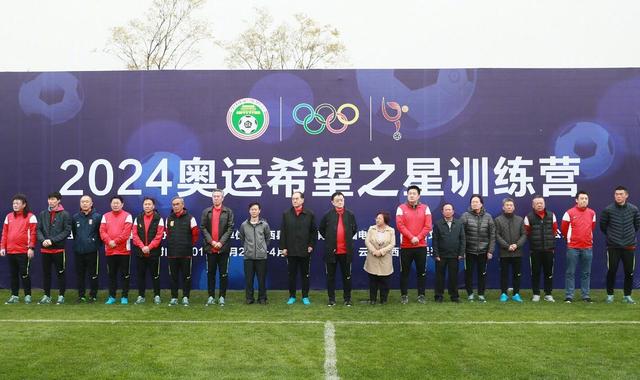 埃文斯的表现确实令人钦佩并且感到自豪，但俱乐部的目标并不应该是从那些降级的球队中签下球员。